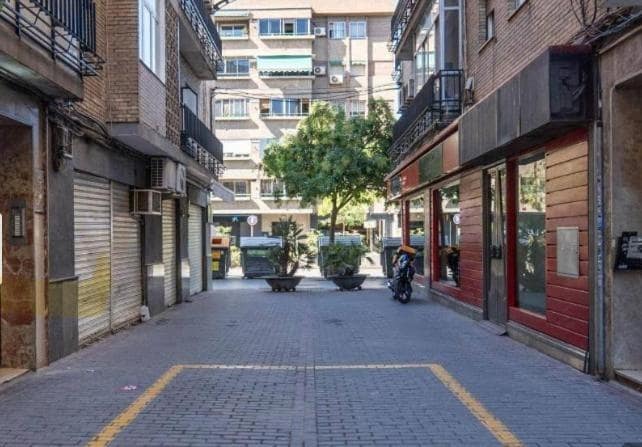 1 soverom Leilighet til leie i Granada by med garasje - € 850 (Ref: 10044961)