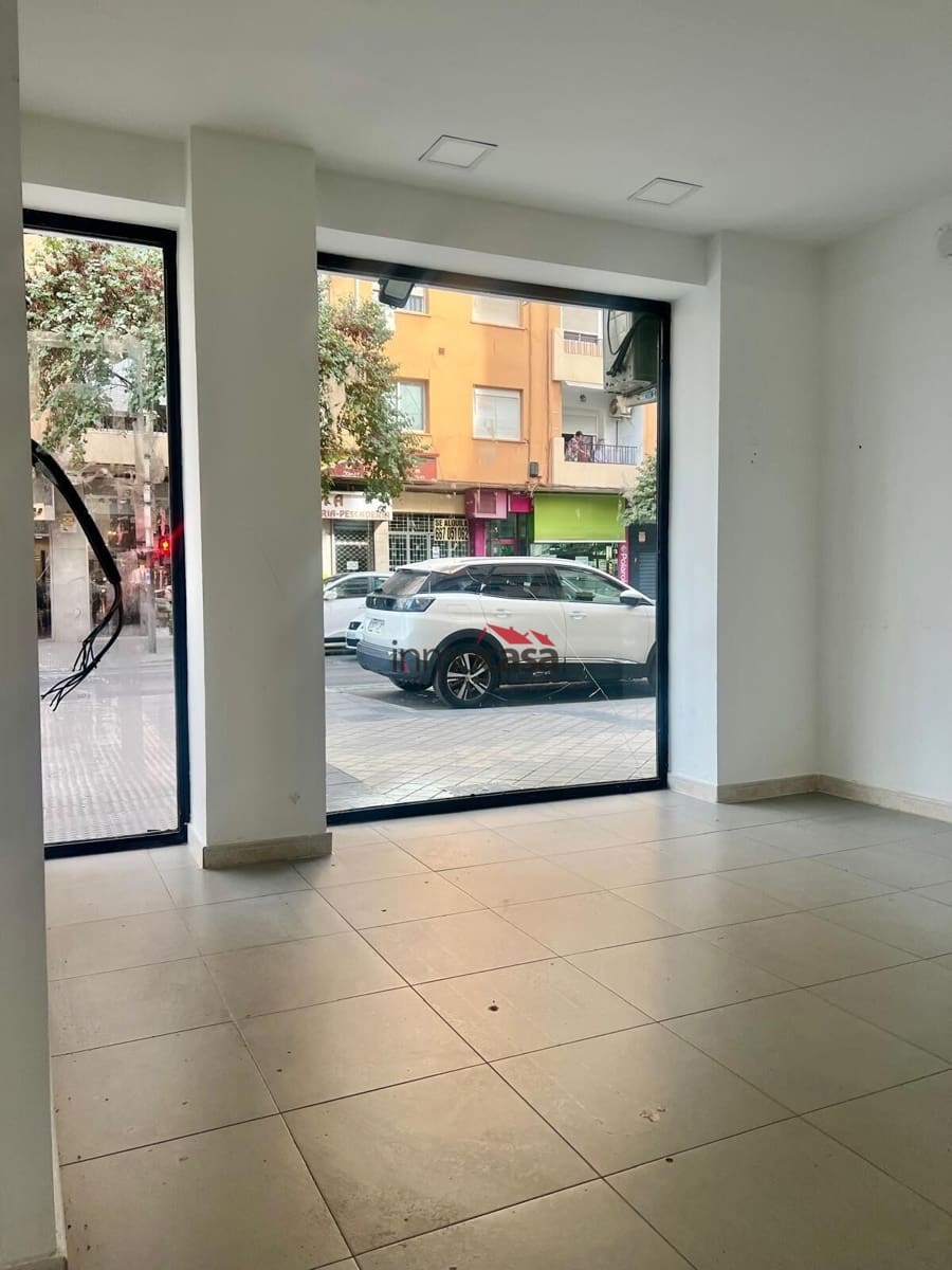 Local Comercial de 1 habitación en Granada ciudad en alquiler - 900 € (Ref: 10047475)