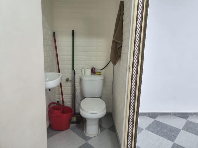 Comercial para arrendar em Armilla - 600 € (Ref: 10047477)