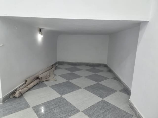 Comercial para arrendar em Armilla - 600 € (Ref: 10047477)