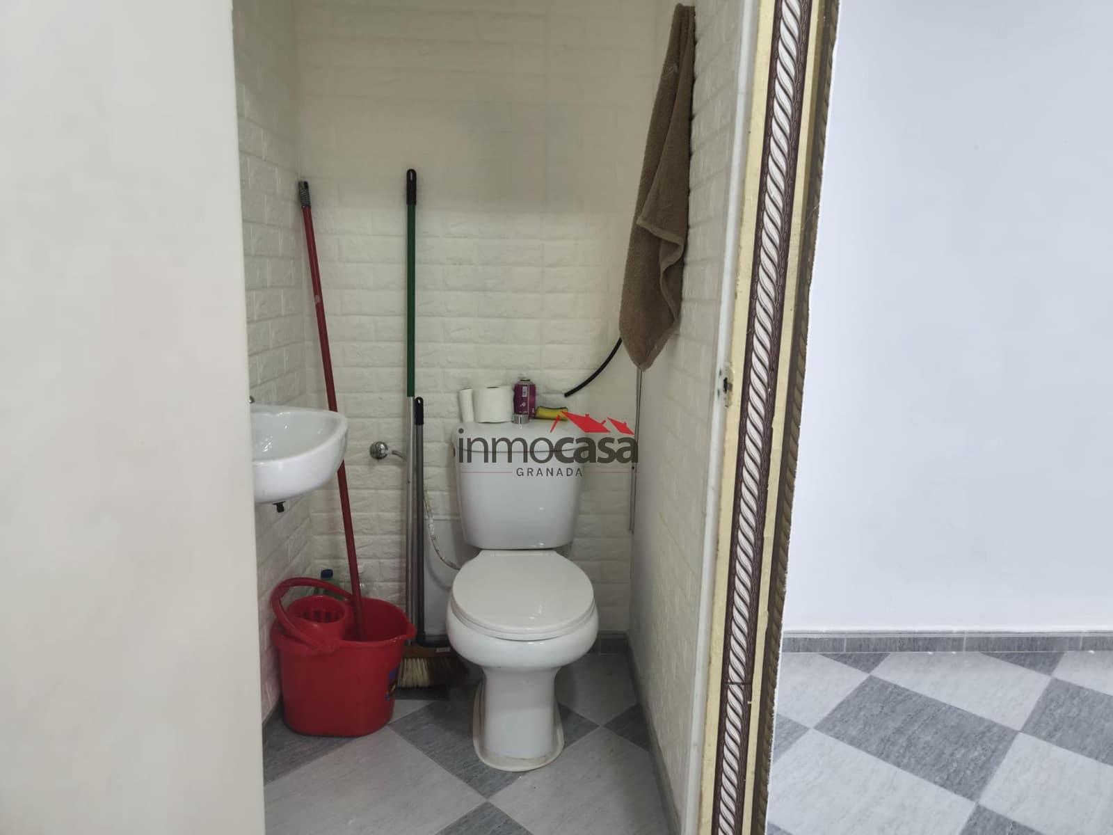 Commercial for rent in Armilla - € 600 (Ref: 10047477)