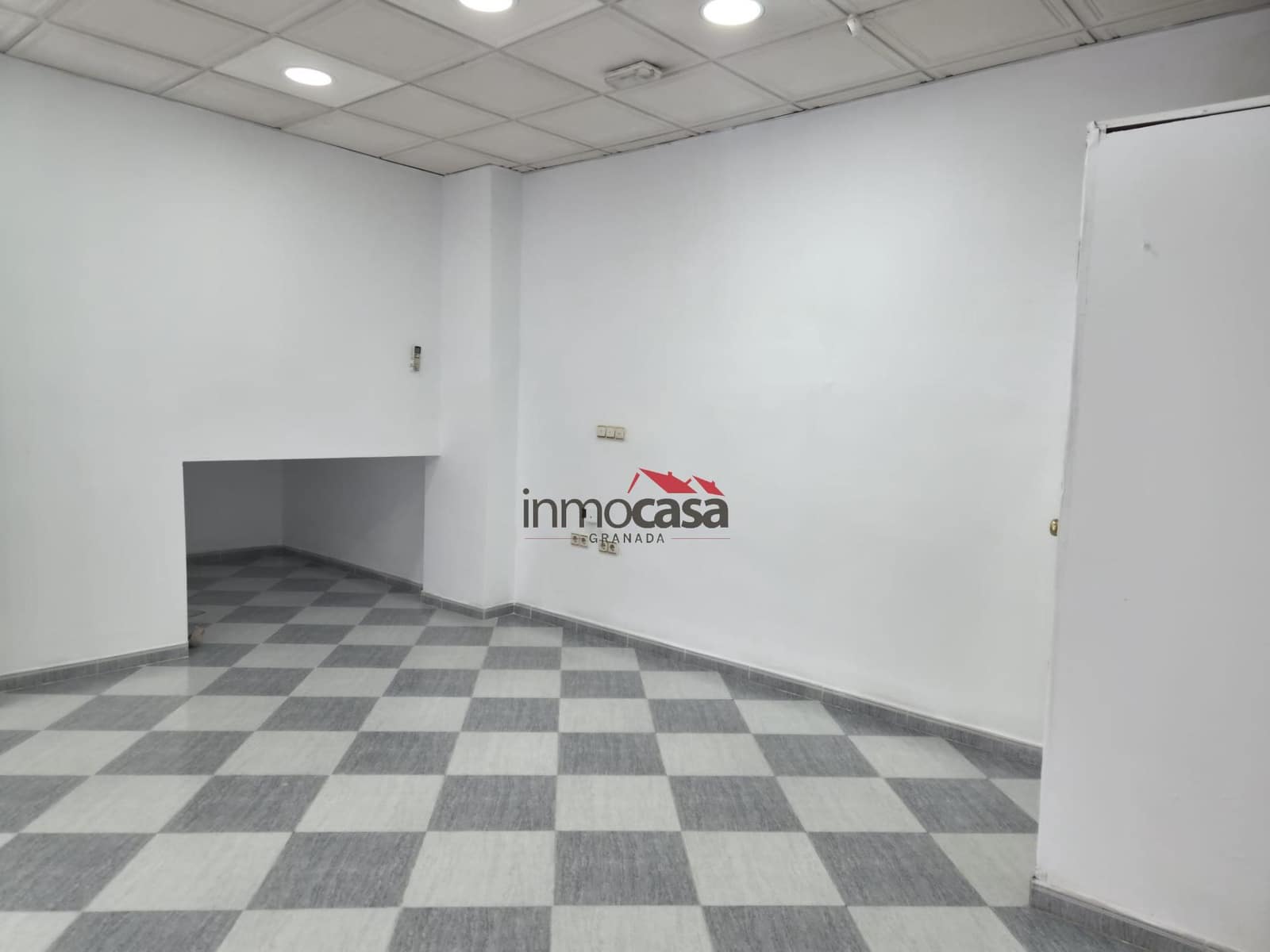 Commercial for rent in Armilla - € 600 (Ref: 10047477)