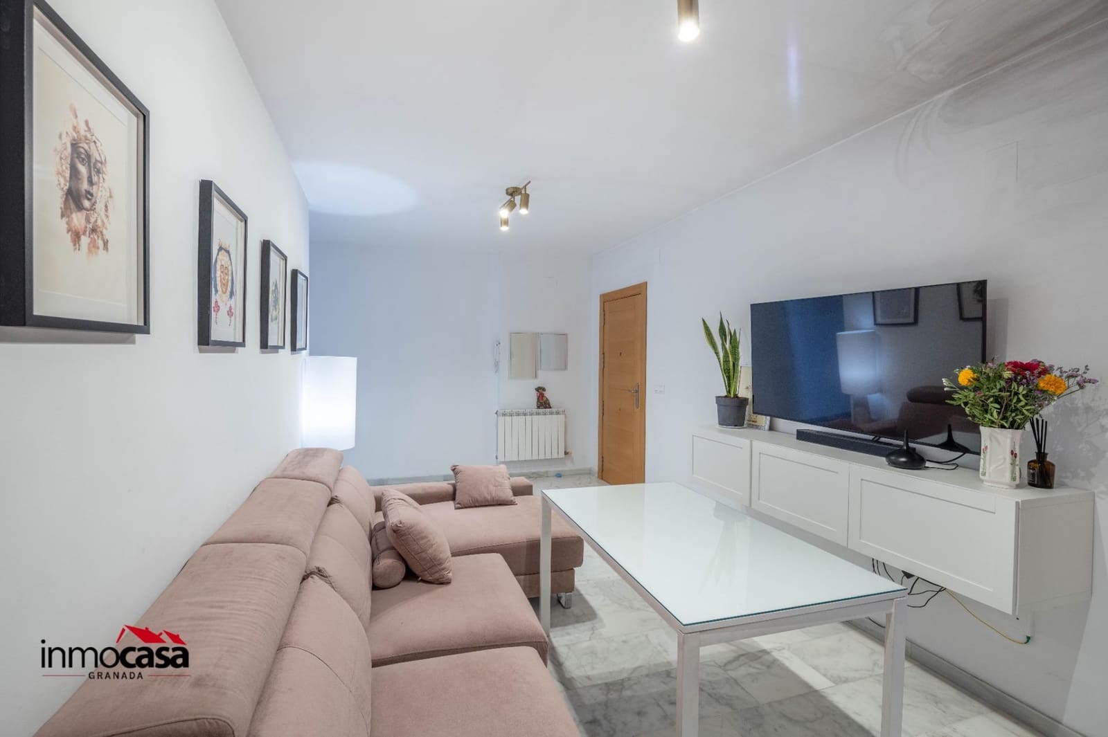 Appartement de 2 chambres à louer à Churriana de la Vega avec garage - 750 € (Ref: 10076557)