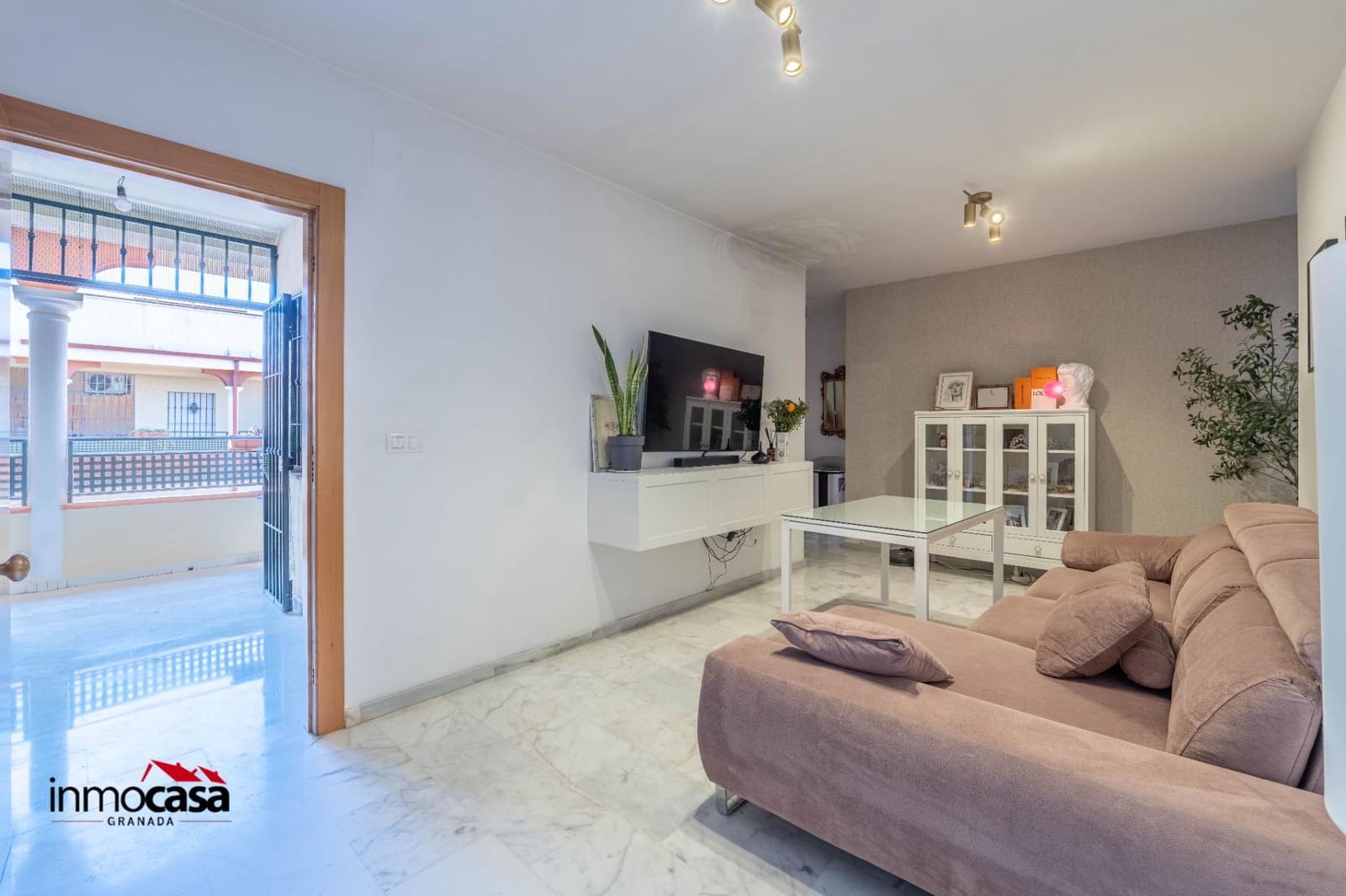 Appartement de 2 chambres à louer à Churriana de la Vega avec garage - 750 € (Ref: 10076557)