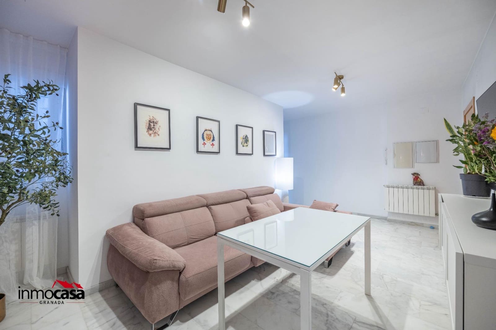 Appartement de 2 chambres à louer à Churriana de la Vega avec garage - 750 € (Ref: 10076557)