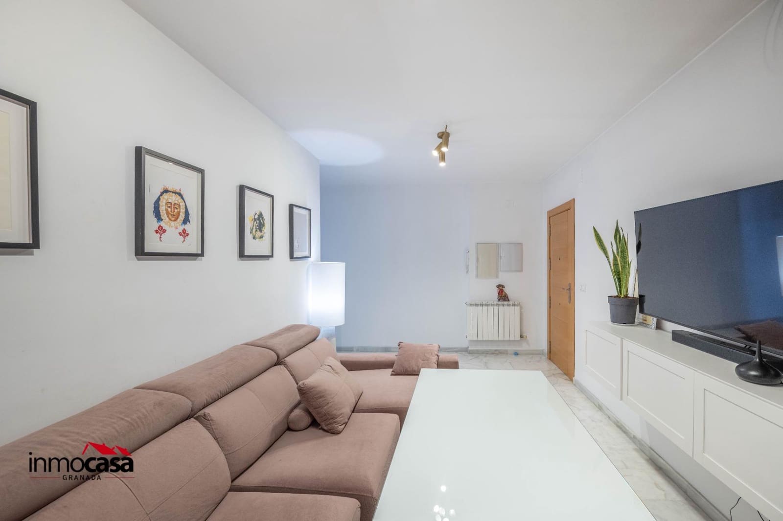 Appartement de 2 chambres à louer à Churriana de la Vega avec garage - 750 € (Ref: 10076557)