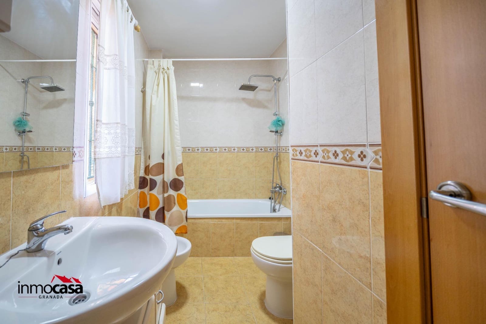 Appartement de 2 chambres à louer à Churriana de la Vega avec garage - 750 € (Ref: 10076557)