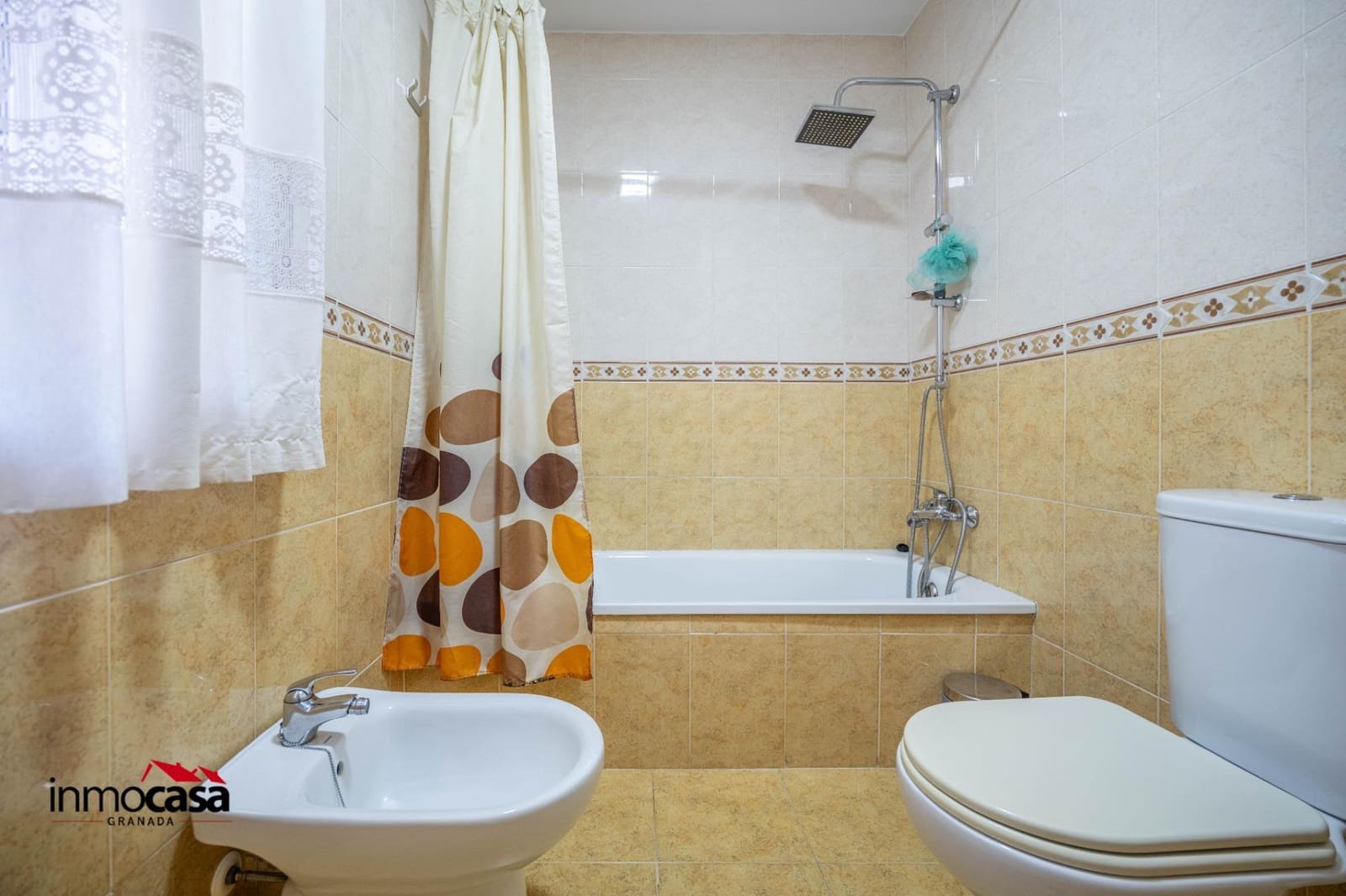 Appartement de 2 chambres à louer à Churriana de la Vega avec garage - 750 € (Ref: 10076557)