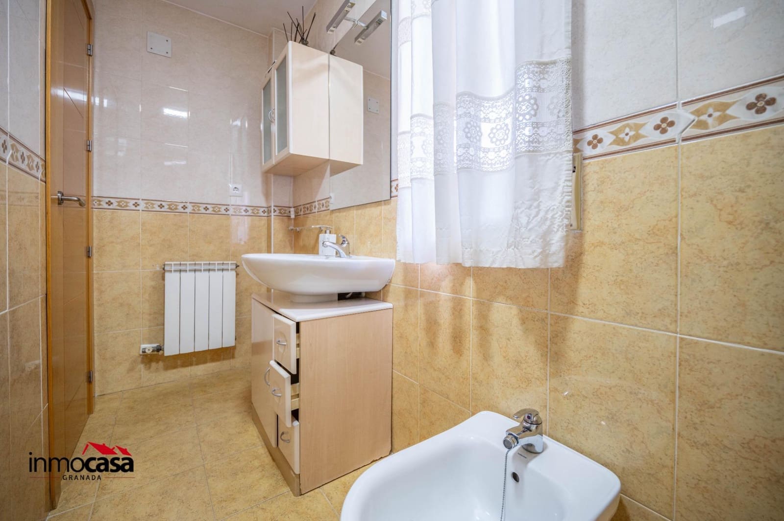 Appartement de 2 chambres à louer à Churriana de la Vega avec garage - 750 € (Ref: 10076557)