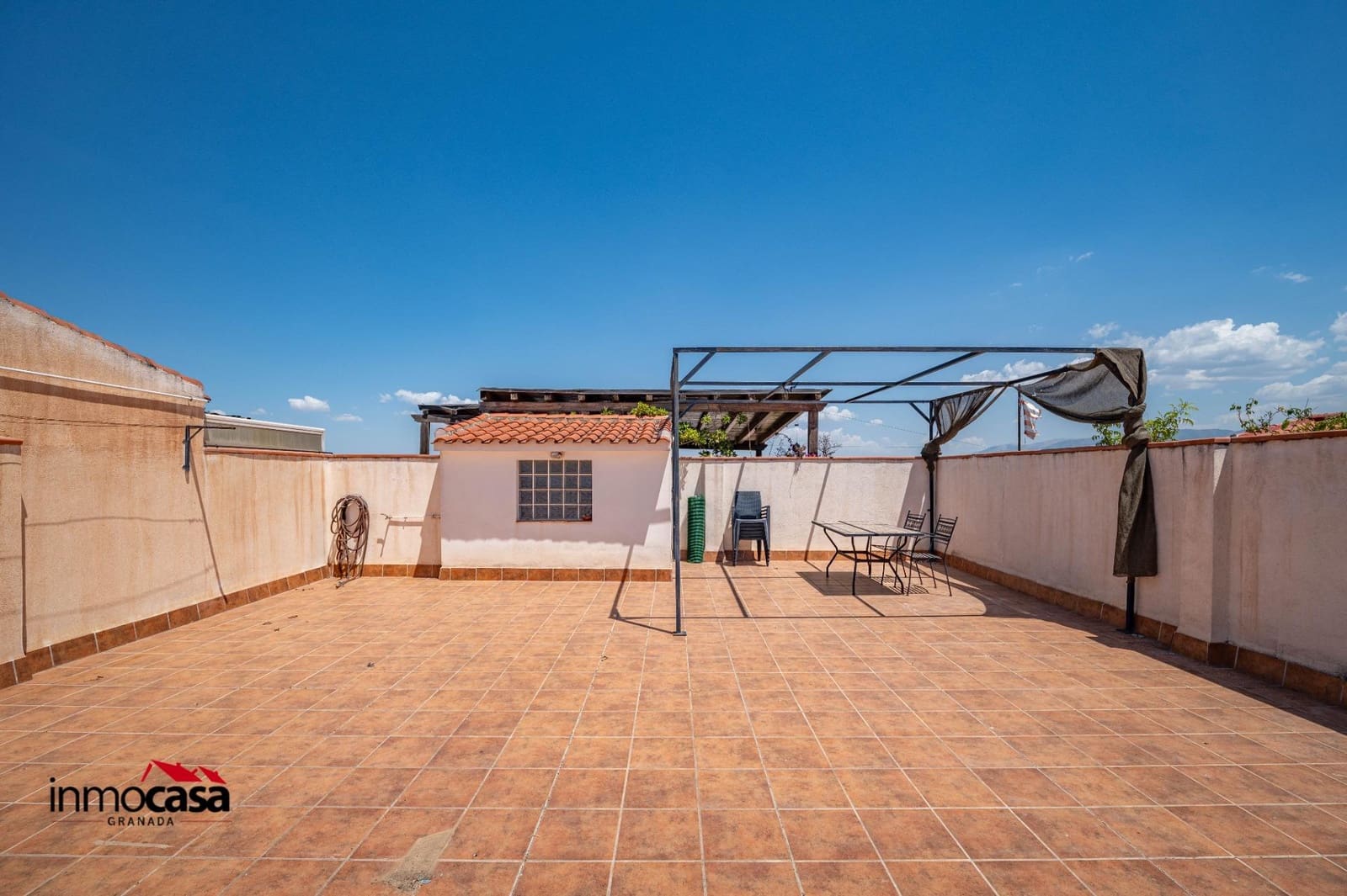 Appartement de 2 chambres à louer à Churriana de la Vega avec garage - 750 € (Ref: 10076557)