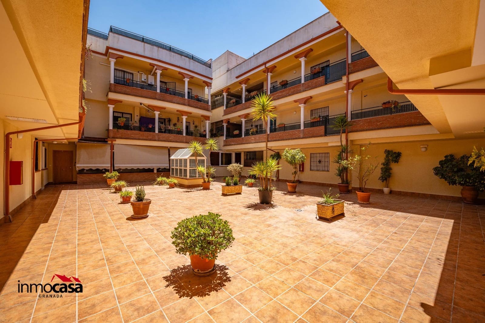 Appartement de 2 chambres à louer à Churriana de la Vega avec garage - 750 € (Ref: 10076557)