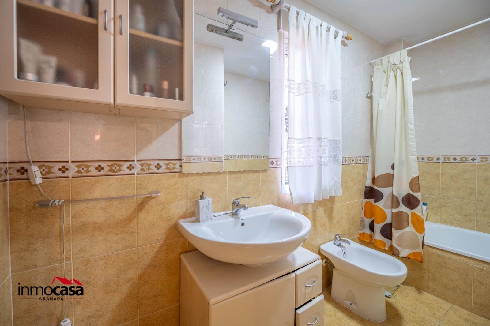 Appartement de 2 chambres à louer à Churriana de la Vega avec garage - 750 € (Ref: 10076557)