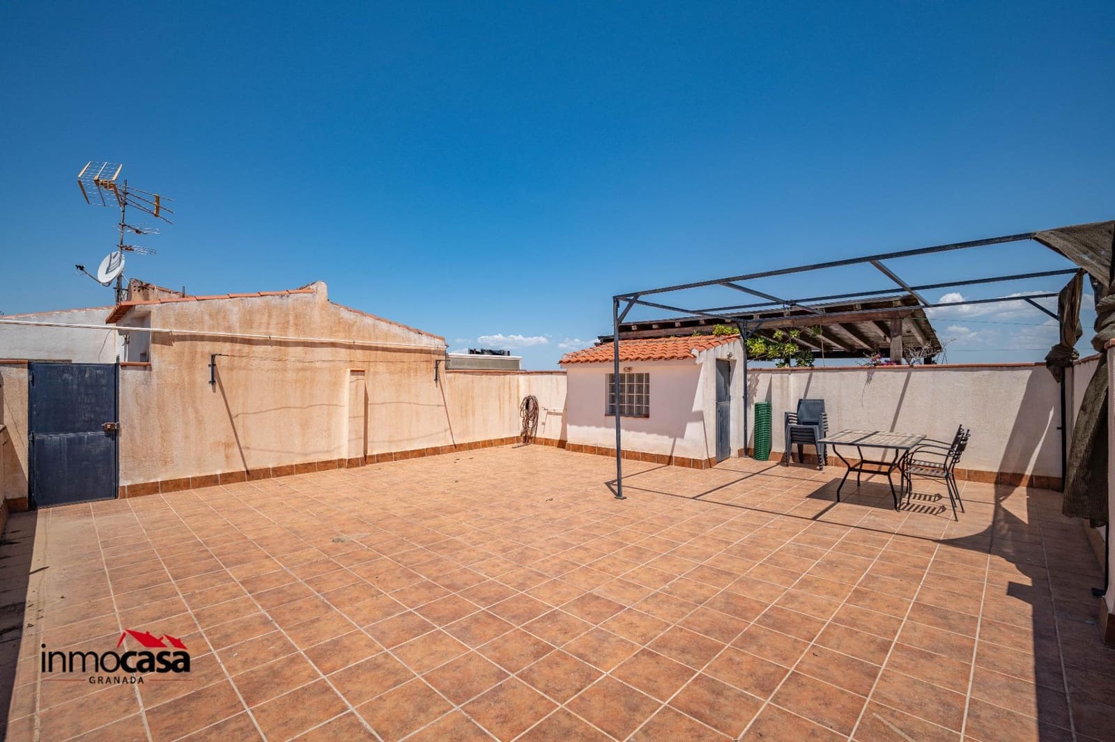 Appartement de 2 chambres à louer à Churriana de la Vega avec garage - 750 € (Ref: 10076557)