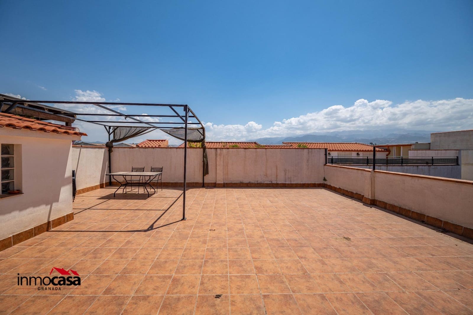 Appartement de 2 chambres à louer à Churriana de la Vega avec garage - 750 € (Ref: 10076557)