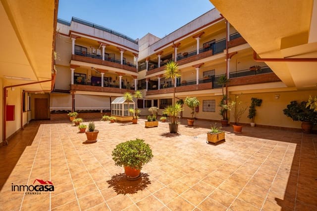 Appartement de 2 chambres à louer à Churriana de la Vega avec garage - 750 € (Ref: 10076557)