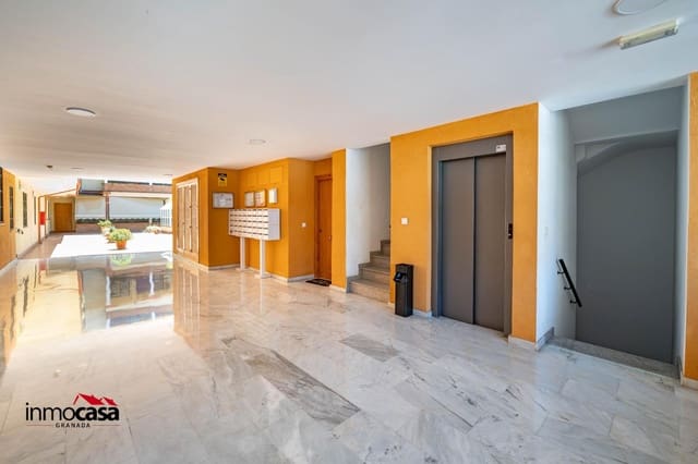 Appartement de 2 chambres à louer à Churriana de la Vega avec garage - 750 € (Ref: 10076557)