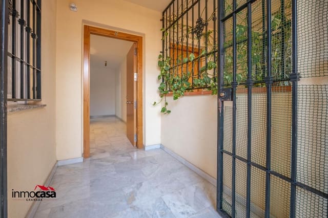 Appartement de 2 chambres à louer à Churriana de la Vega avec garage - 750 € (Ref: 10076557)