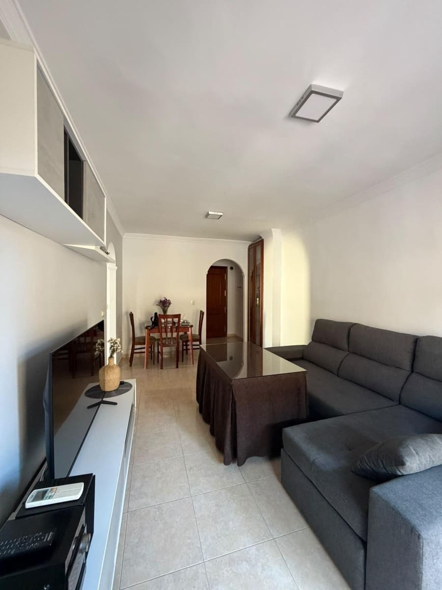 2 slaapkamer Penthouse te huur in Ogijares - € 700 (Ref: 10086340)