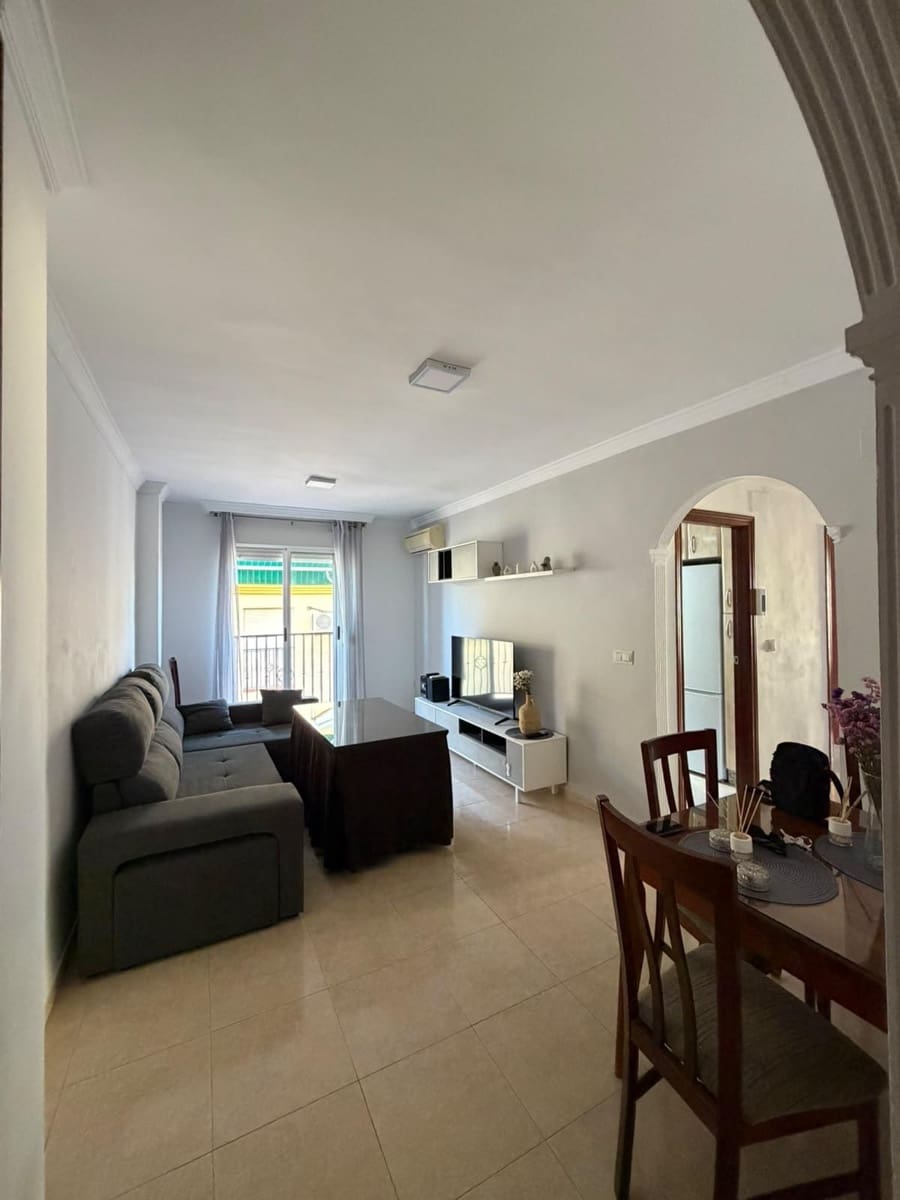 2 slaapkamer Penthouse te huur in Ogijares - € 700 (Ref: 10086340)