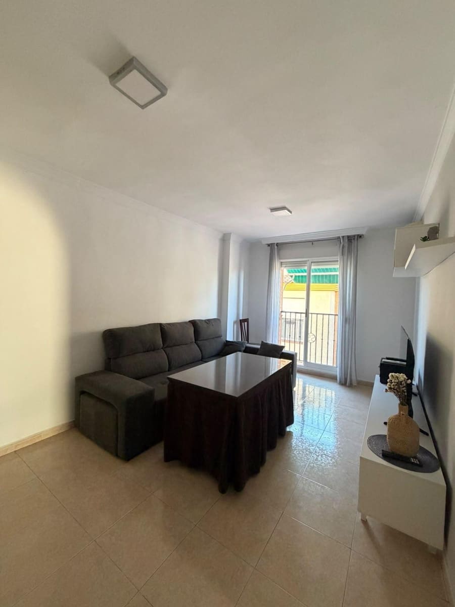 2 slaapkamer Penthouse te huur in Ogijares - € 700 (Ref: 10086340)