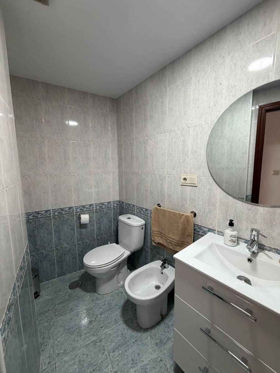 2 slaapkamer Penthouse te huur in Ogijares - € 700 (Ref: 10086340)
