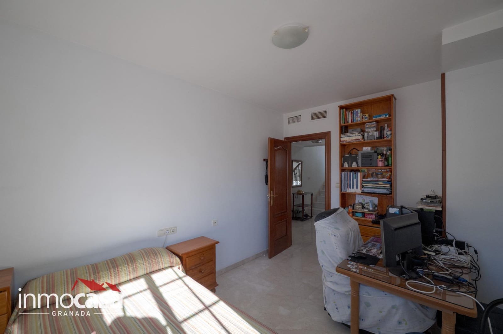 5 bedroom Villa for sale in Peligros with pool - € 434,900 (Ref: 10094854)