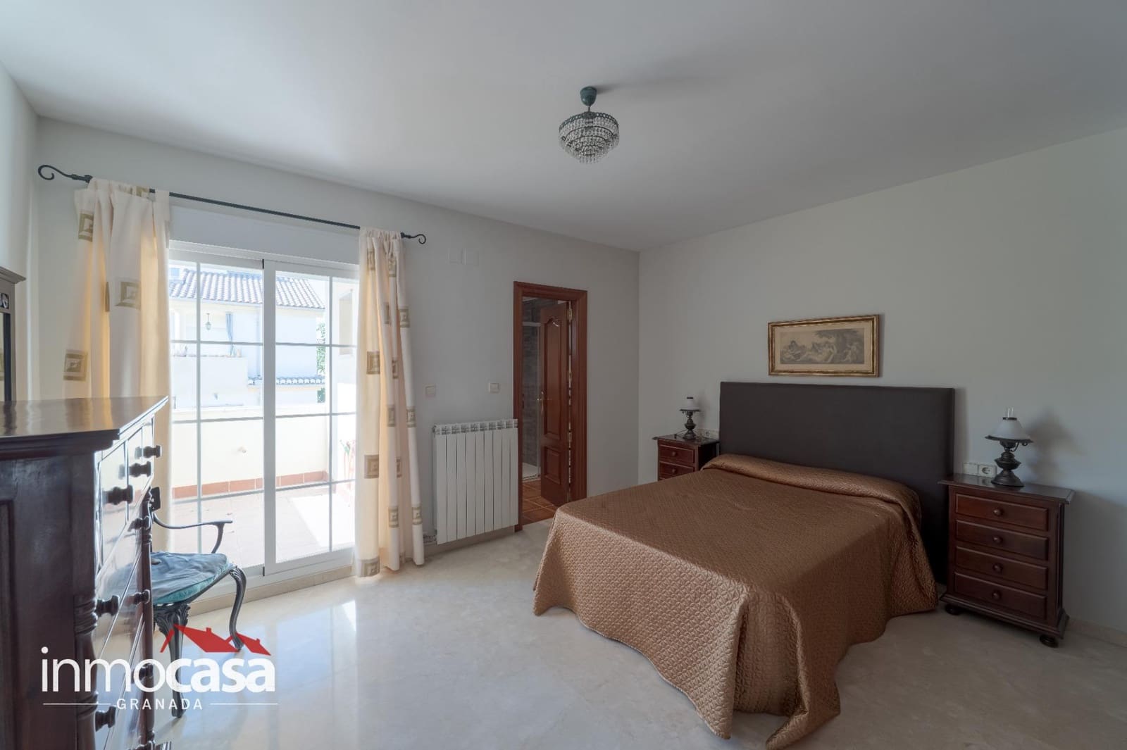 5 bedroom Villa for sale in Peligros with pool - € 434,900 (Ref: 10094854)