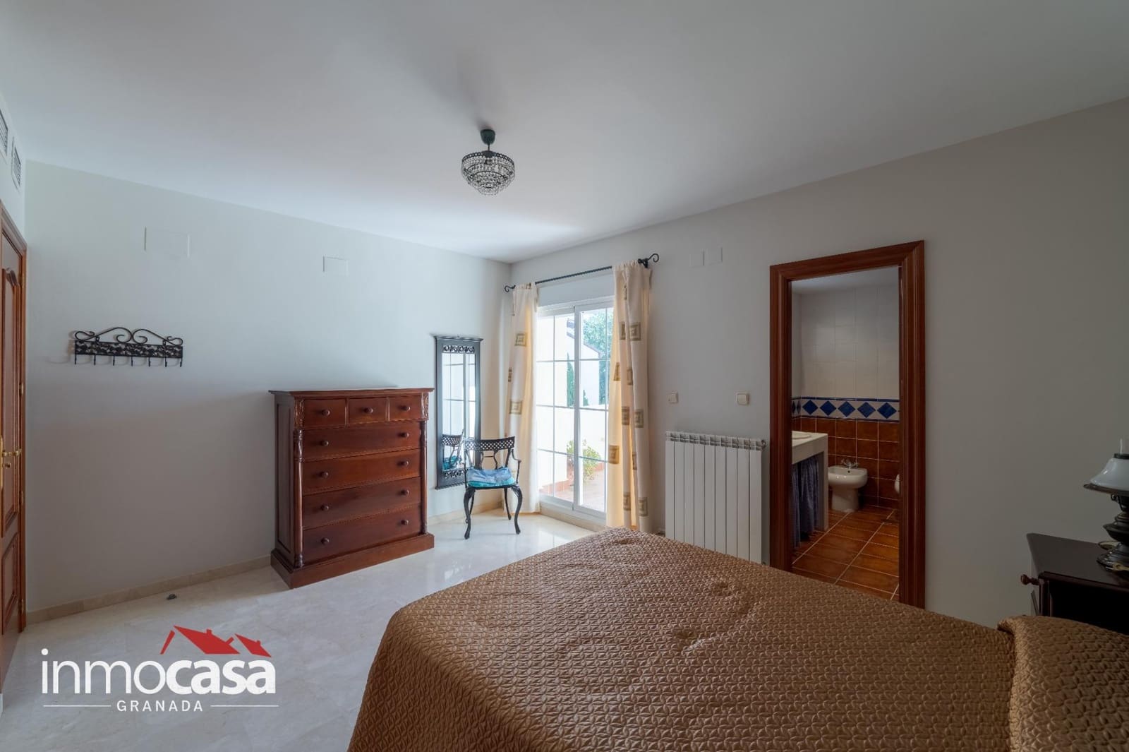 5 bedroom Villa for sale in Peligros with pool - € 434,900 (Ref: 10094854)