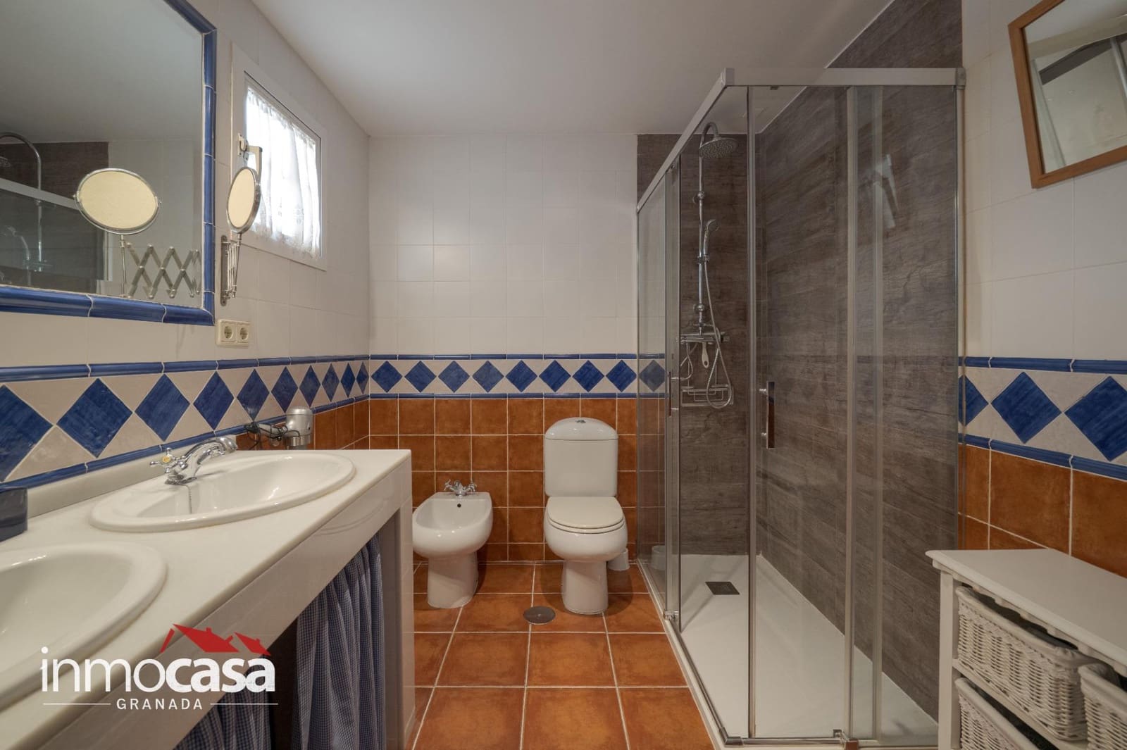 5 bedroom Villa for sale in Peligros with pool - € 434,900 (Ref: 10094854)