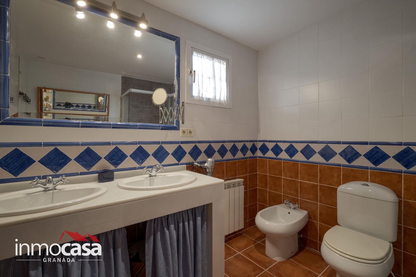 5 bedroom Villa for sale in Peligros with pool - € 434,900 (Ref: 10094854)