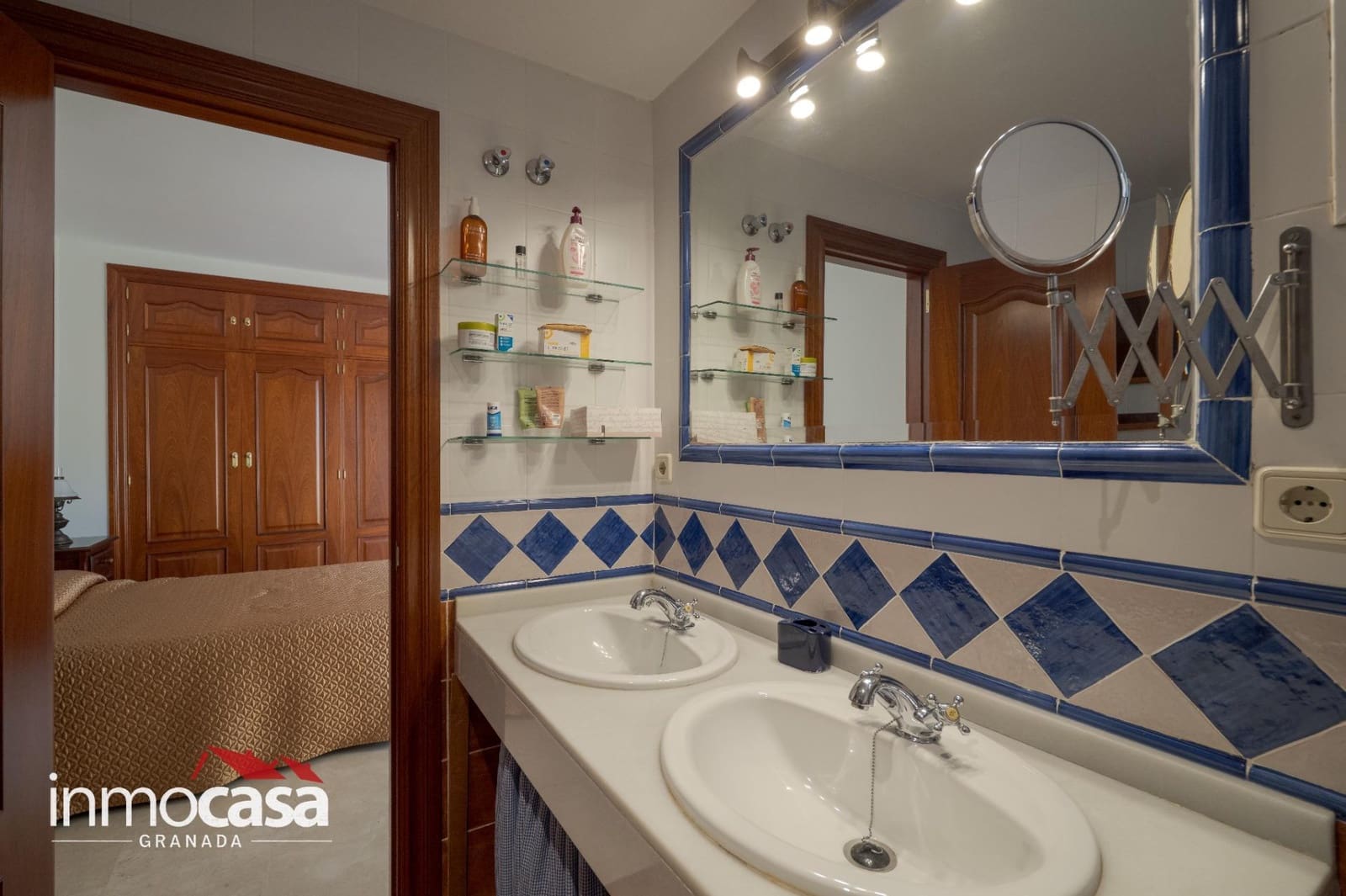 5 bedroom Villa for sale in Peligros with pool - € 434,900 (Ref: 10094854)