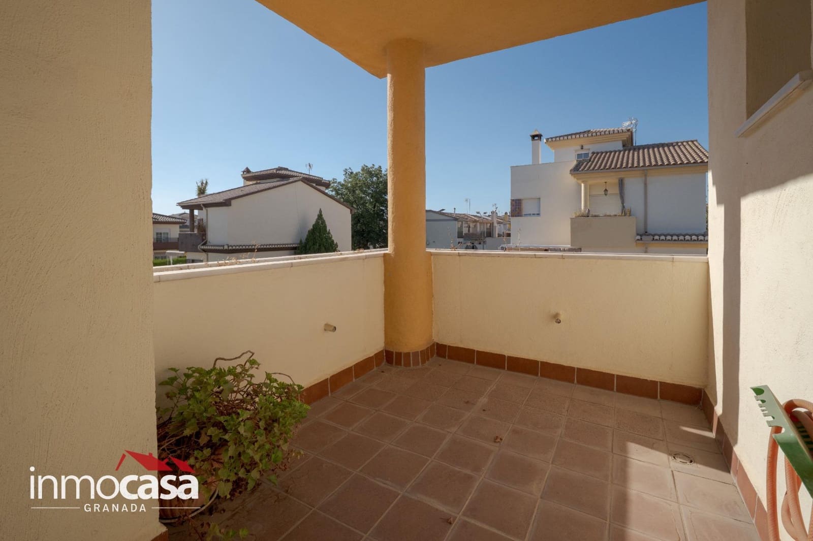 5 bedroom Villa for sale in Peligros with pool - € 434,900 (Ref: 10094854)