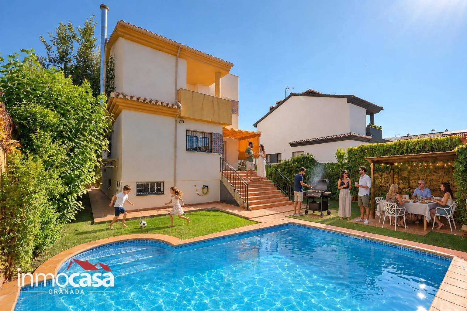 5 bedroom Villa for sale in Peligros with pool - € 434,900 (Ref: 10094854)