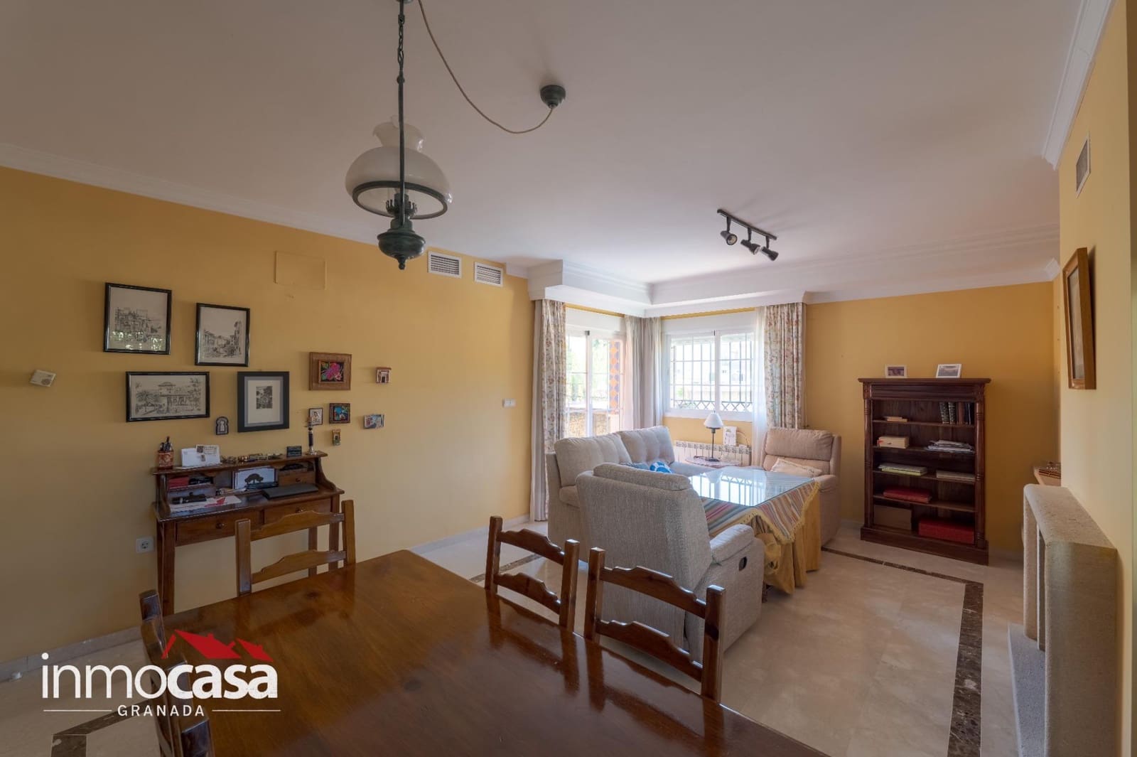 5 bedroom Villa for sale in Peligros with pool - € 434,900 (Ref: 10094854)