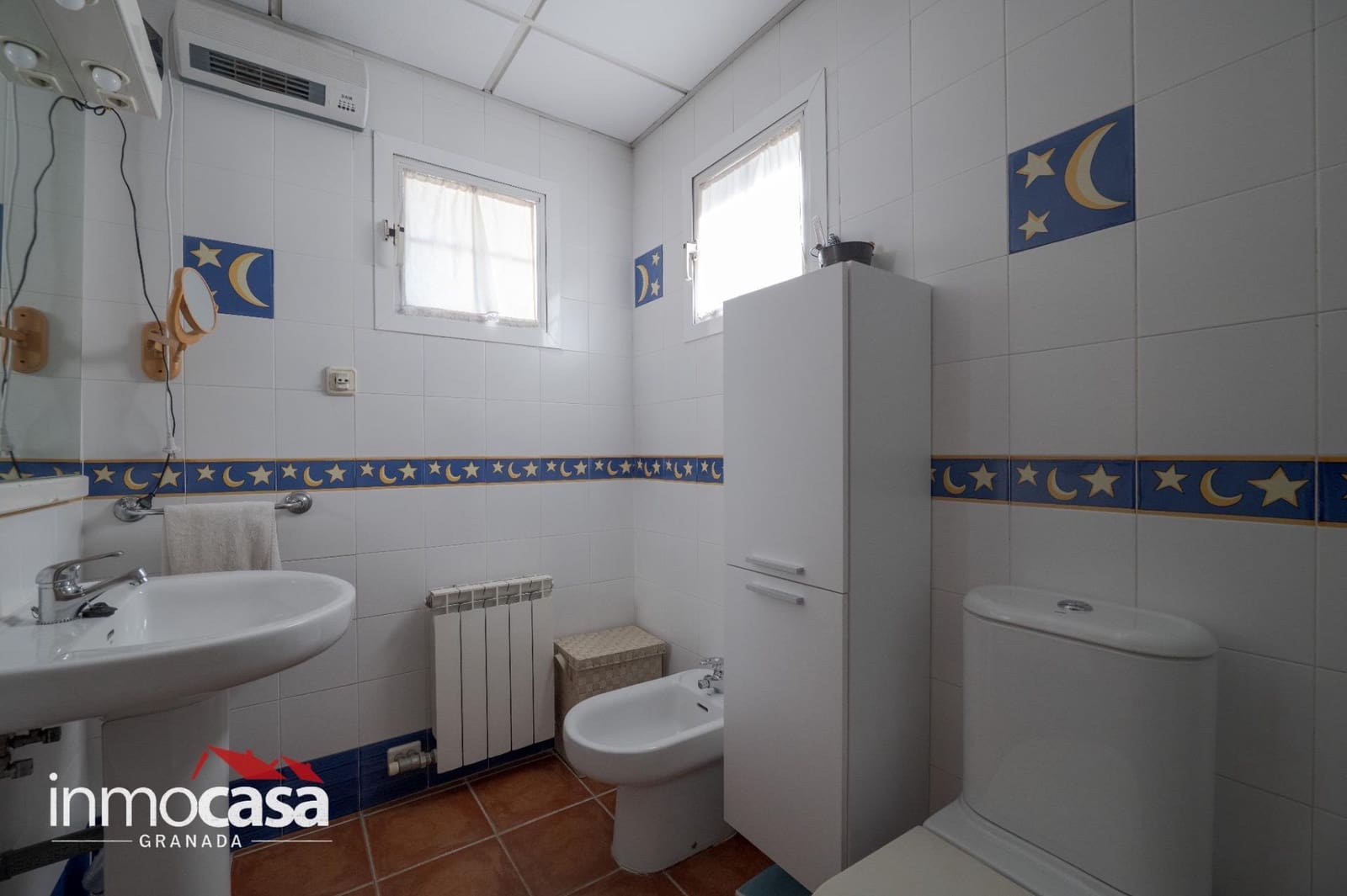 5 bedroom Villa for sale in Peligros with pool - € 434,900 (Ref: 10094854)