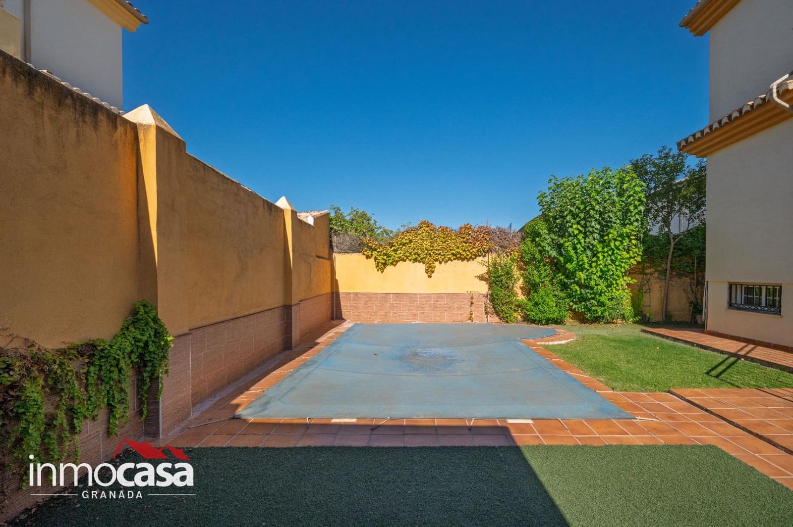 5 bedroom Villa for sale in Peligros with pool - € 434,900 (Ref: 10094854)
