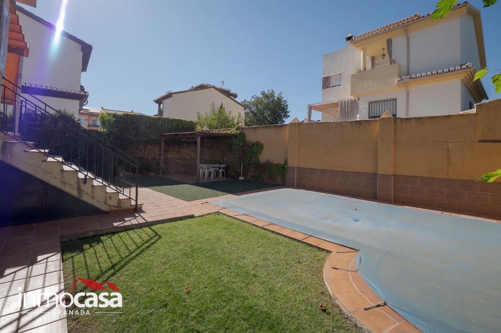 5 bedroom Villa for sale in Peligros with pool - € 434,900 (Ref: 10094854)