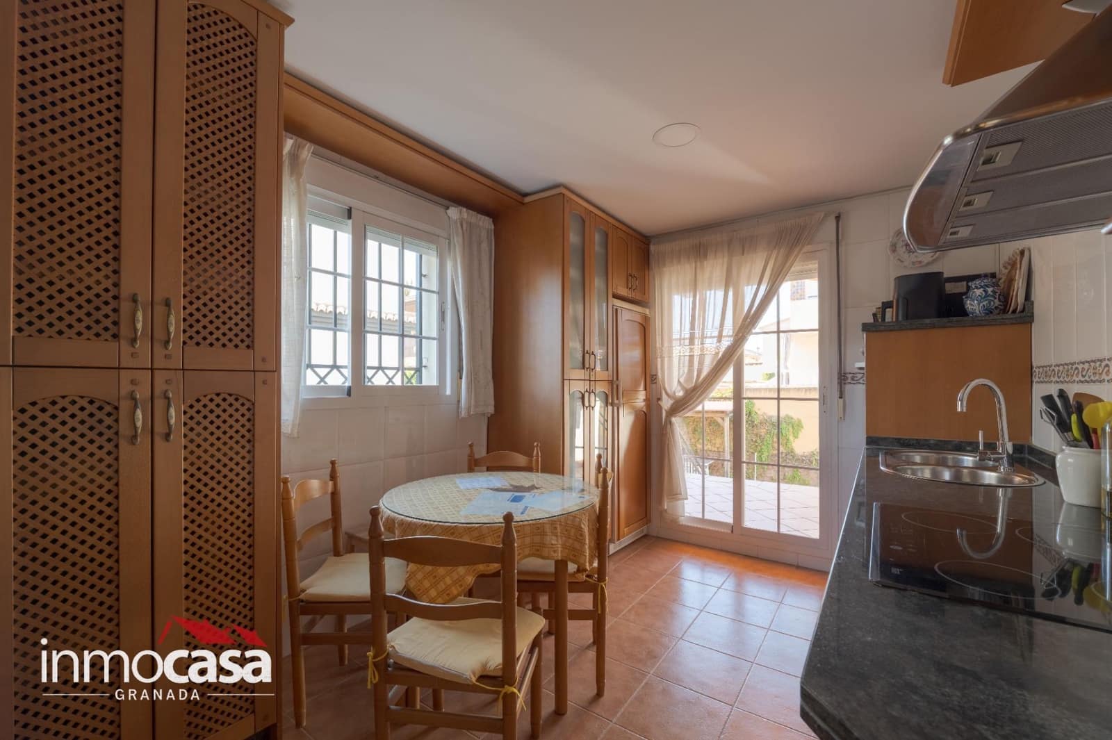 5 bedroom Villa for sale in Peligros with pool - € 434,900 (Ref: 10094854)