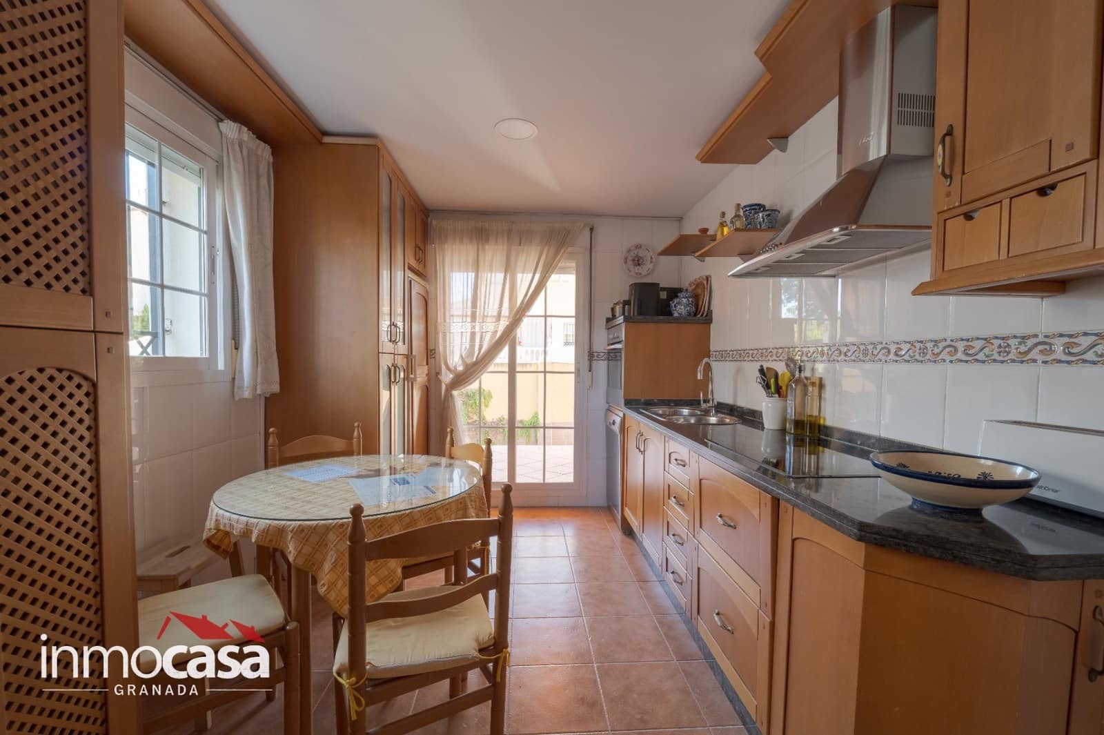 5 bedroom Villa for sale in Peligros with pool - € 434,900 (Ref: 10094854)