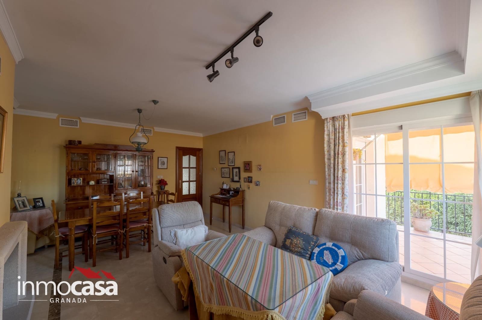 5 bedroom Villa for sale in Peligros with pool - € 434,900 (Ref: 10094854)