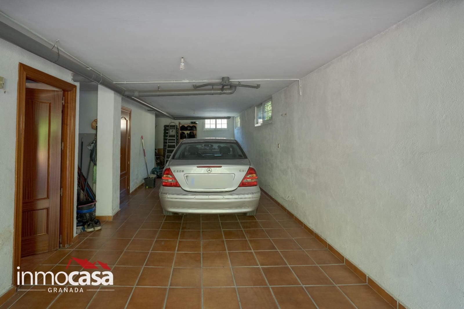 5 bedroom Villa for sale in Peligros with pool - € 434,900 (Ref: 10094854)