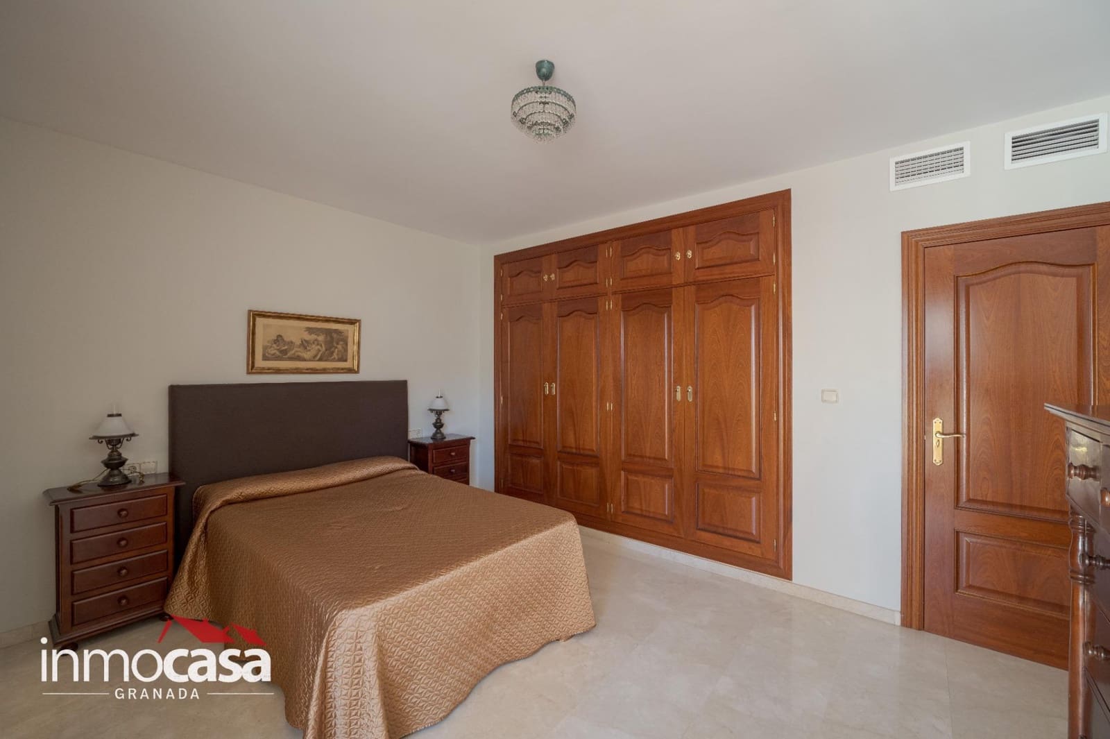 5 bedroom Villa for sale in Peligros with pool - € 434,900 (Ref: 10094854)