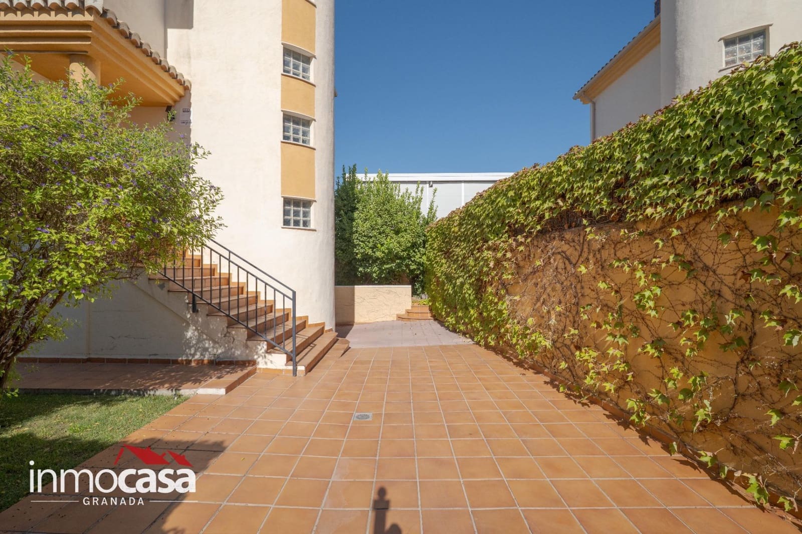 5 bedroom Villa for sale in Peligros with pool - € 434,900 (Ref: 10094854)