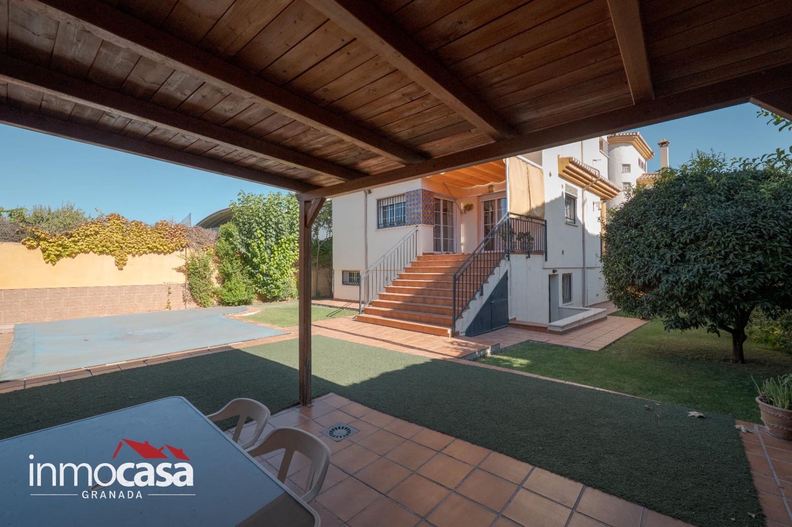 5 bedroom Villa for sale in Peligros with pool - € 434,900 (Ref: 10094854)