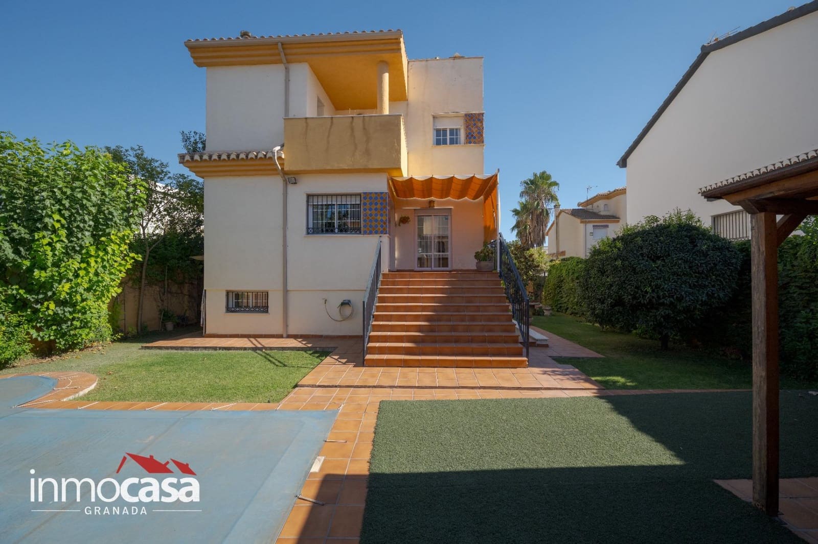 5 bedroom Villa for sale in Peligros with pool - € 434,900 (Ref: 10094854)