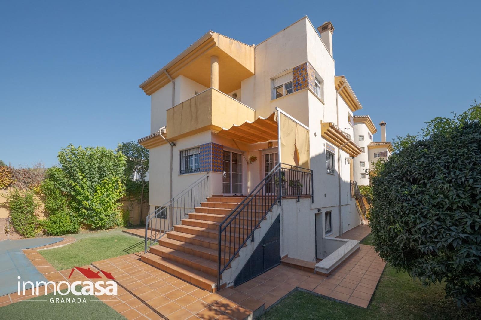 5 bedroom Villa for sale in Peligros with pool - € 434,900 (Ref: 10094854)