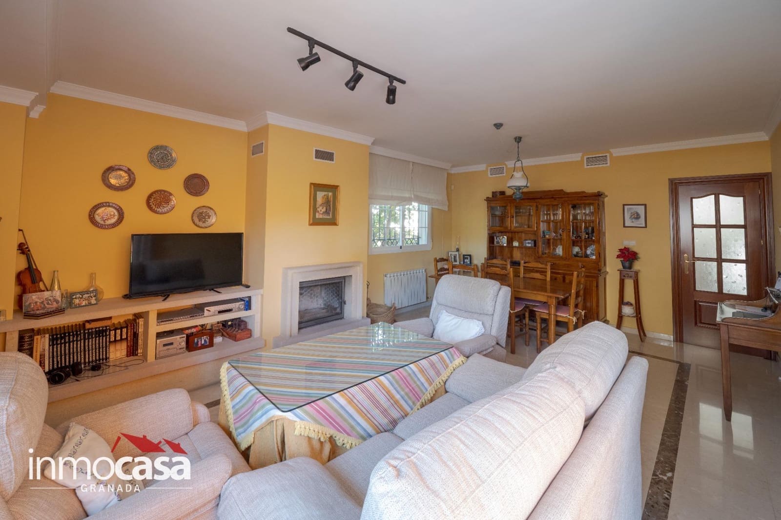 5 bedroom Villa for sale in Peligros with pool - € 434,900 (Ref: 10094854)