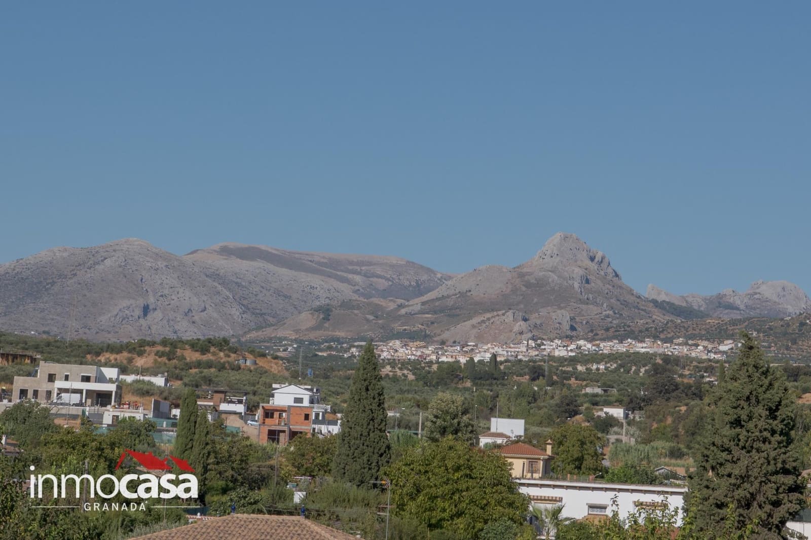 5 bedroom Villa for sale in Peligros with pool - € 434,900 (Ref: 10094854)