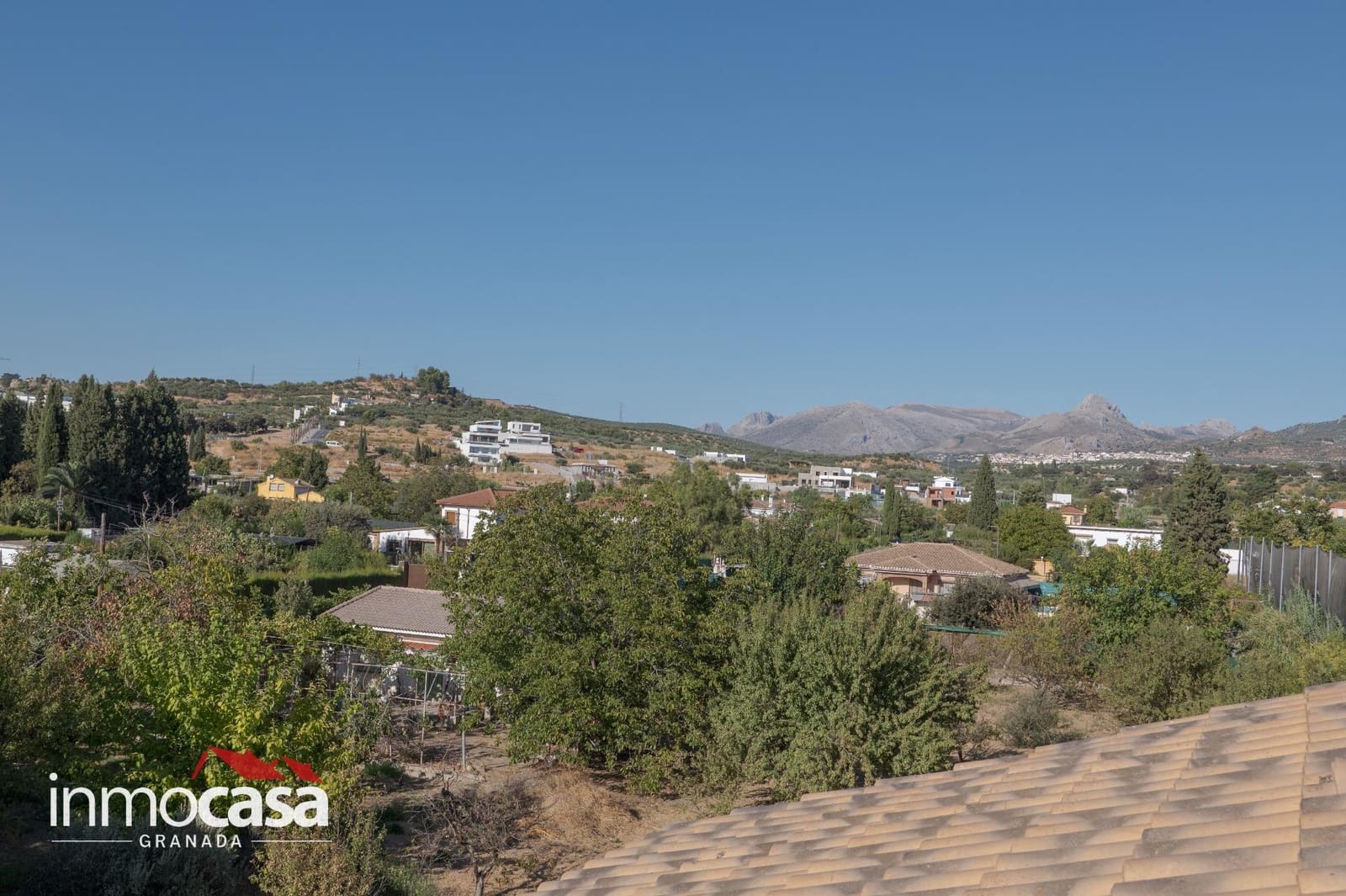5 bedroom Villa for sale in Peligros with pool - € 434,900 (Ref: 10094854)