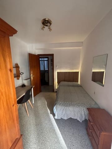 3 slaapkamer Flat te huur in Granada stad - € 900 (Ref: 10094855)